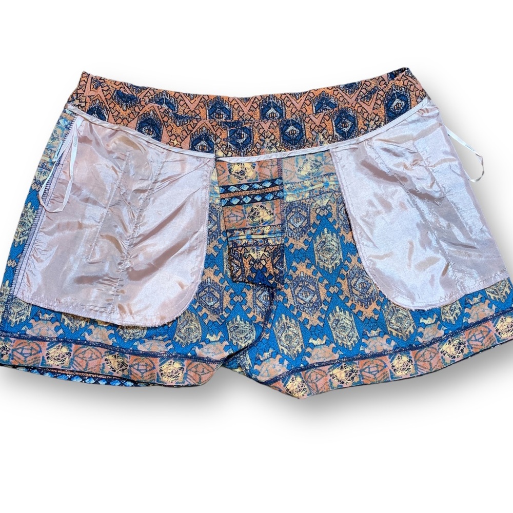 Forever 21 Women's Shorts Size:M Blue Pink Tribal Print - Picture 5 of 14
